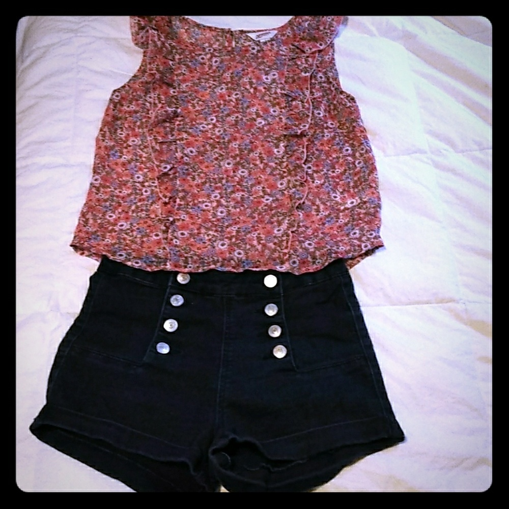 Fun w Frills sz S sheer floral top